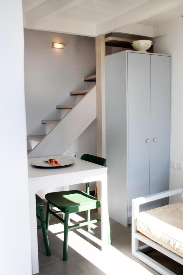 Cozy Guesthouse - Agios Romanos Bagian luar foto