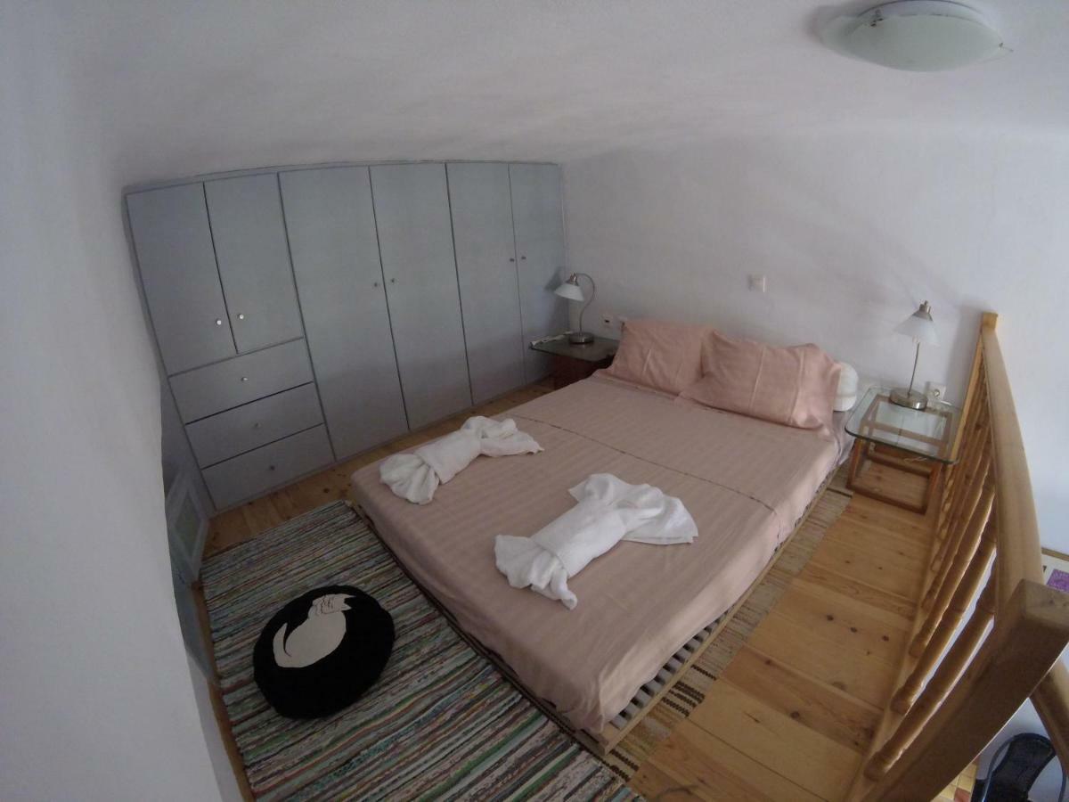 Cozy Guesthouse - Agios Romanos Bagian luar foto